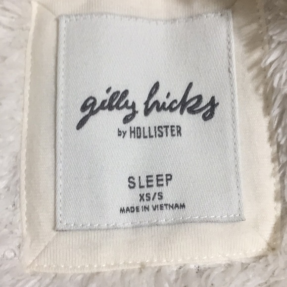 NWOT Hollister Fuzzy Hooded Robe - Picture 4 of 6